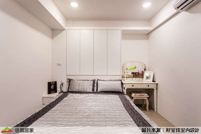 白色臥室室內裝潢設計，包括床、收納櫃、化妝台裝潢圖片
