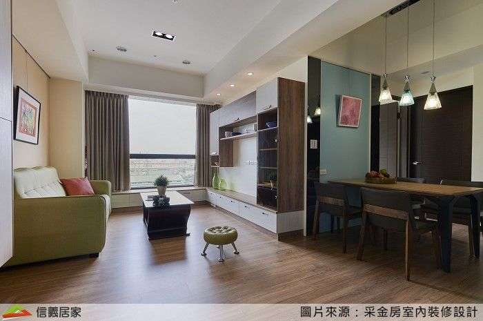咖啡色客廳室內裝潢設計，包括沙發、茶几、收納櫃、電視櫃、置物櫃裝潢圖片
