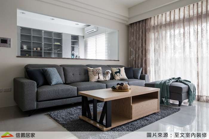 白色客廳室內裝潢設計，包括沙發、茶几、地毯裝潢圖片