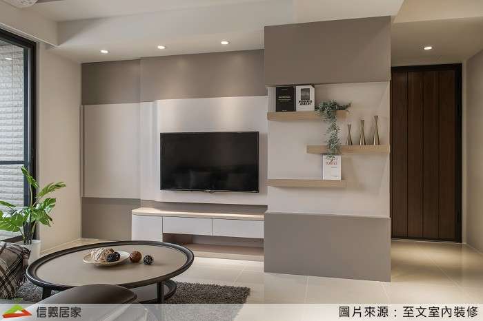 白色客廳室內裝潢設計，包括電視牆裝潢圖片
