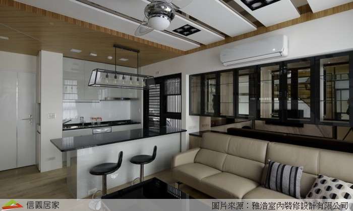 白色開放式廚房室內裝潢設計，包括椅子、吧台裝潢圖片