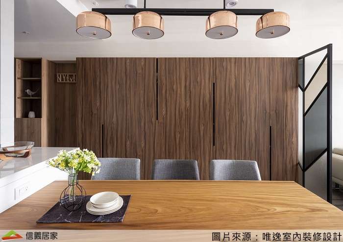咖啡色餐廳室內裝潢設計，包括吊燈、餐桌、餐椅裝潢圖片