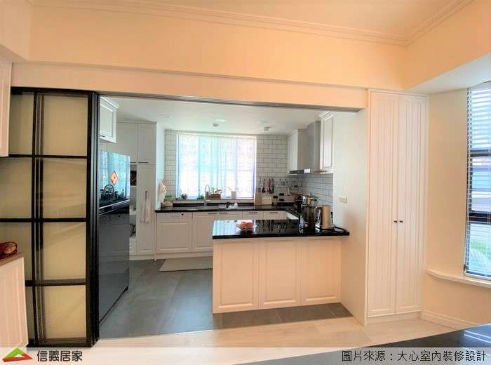 白色廚房室內裝潢設計，包括吧台裝潢圖片