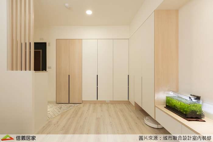 白色玄關室內裝潢設計，包括收納櫃、隔屏裝潢圖片