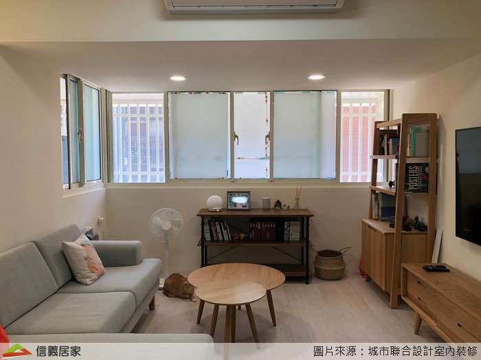 白色客廳室內裝潢設計，包括茶几、矮櫃、L型沙發裝潢圖片