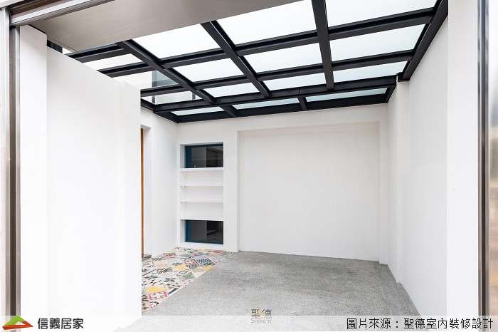 白色車庫室內裝潢設計，包括磁磚裝潢圖片
