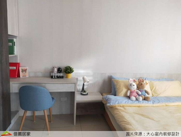 白色臥室室內裝潢設計，包括床、收納櫃、椅子、書桌裝潢圖片