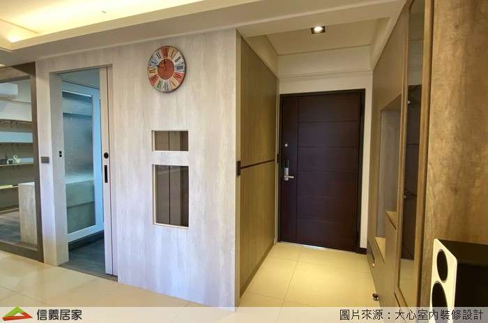 白色玄關室內裝潢設計，包括收納櫃裝潢圖片