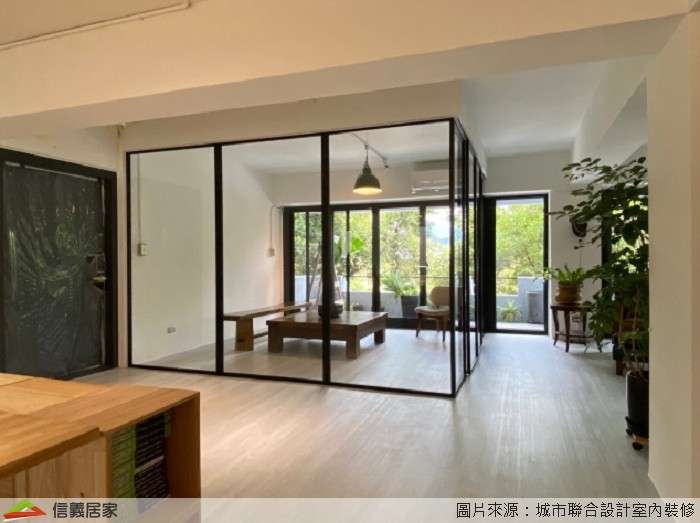 白色商業空間,白色辦公室室內裝潢設計，包括茶几、吊燈、椅子、置物櫃裝潢圖片