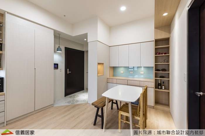 白色餐廳,白色玄關室內裝潢設計，包括收納櫃、吊燈、餐桌、矮櫃、餐椅、置物櫃裝潢圖片