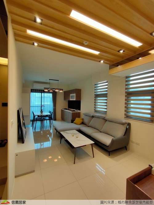 白色客廳室內裝潢設計，包括窗簾、茶几、吊燈、餐桌、流理台、餐椅、L型沙發裝潢圖片