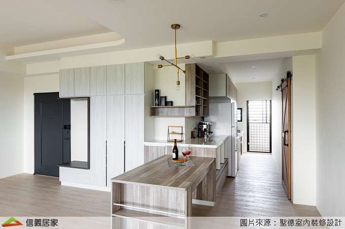 白色餐廳,白色玄關室內裝潢設計，包括收納櫃、吊燈、餐桌、置物櫃裝潢圖片