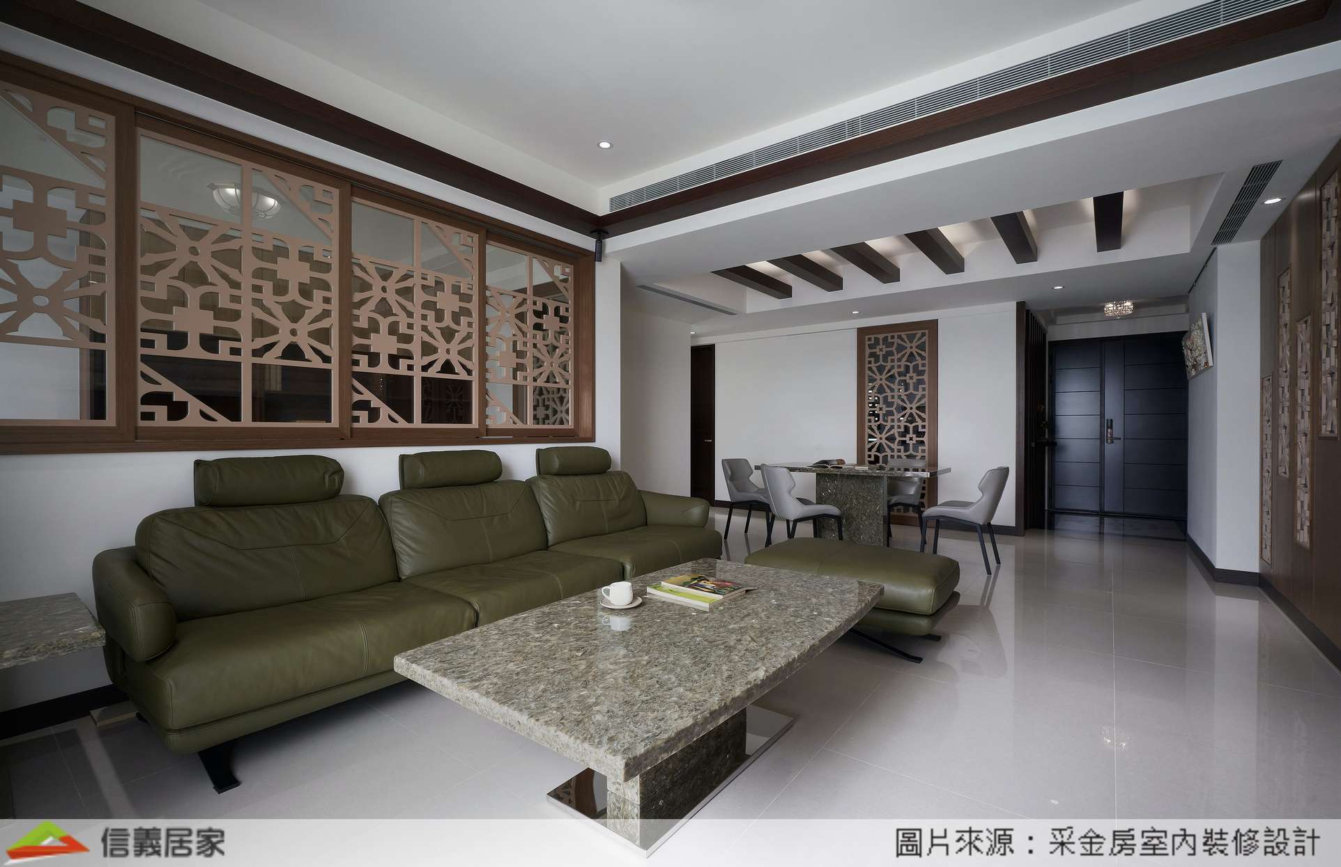 白色客廳室內裝潢設計，包括沙發、茶几、椅子、沙發牆、隔屏裝潢圖片
