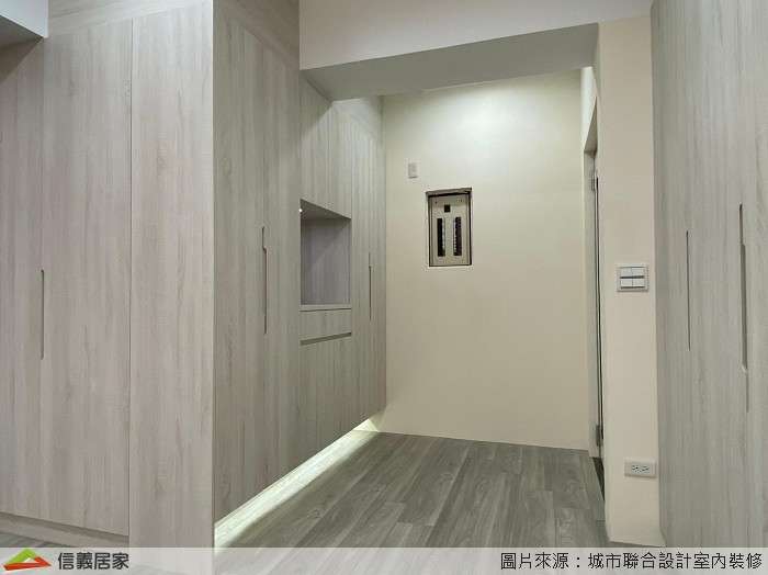 白色玄關室內裝潢設計，包括收納櫃、置物櫃裝潢圖片