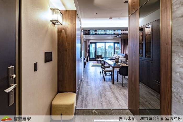 咖啡色玄關室內裝潢設計，包括吊燈、餐桌、椅子、餐椅、壁燈裝潢圖片