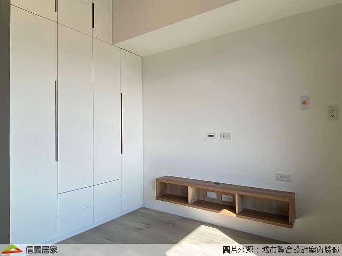 白色臥室室內裝潢設計，包括收納櫃、床頭主牆、置物櫃裝潢圖片